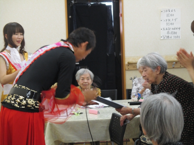 わかば館グループホームで 七夕でバイキングおよびカラオケ大会を開催しました 社会福祉法人明徳会 総合老人福祉施設 テンダーヒル御所