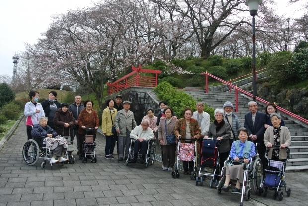 本館　ケアハウス　お花見外出